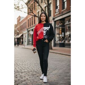 Chicago Bulls Crewneck Sweatshirt Red Black Vintage Style Graphic Women's M